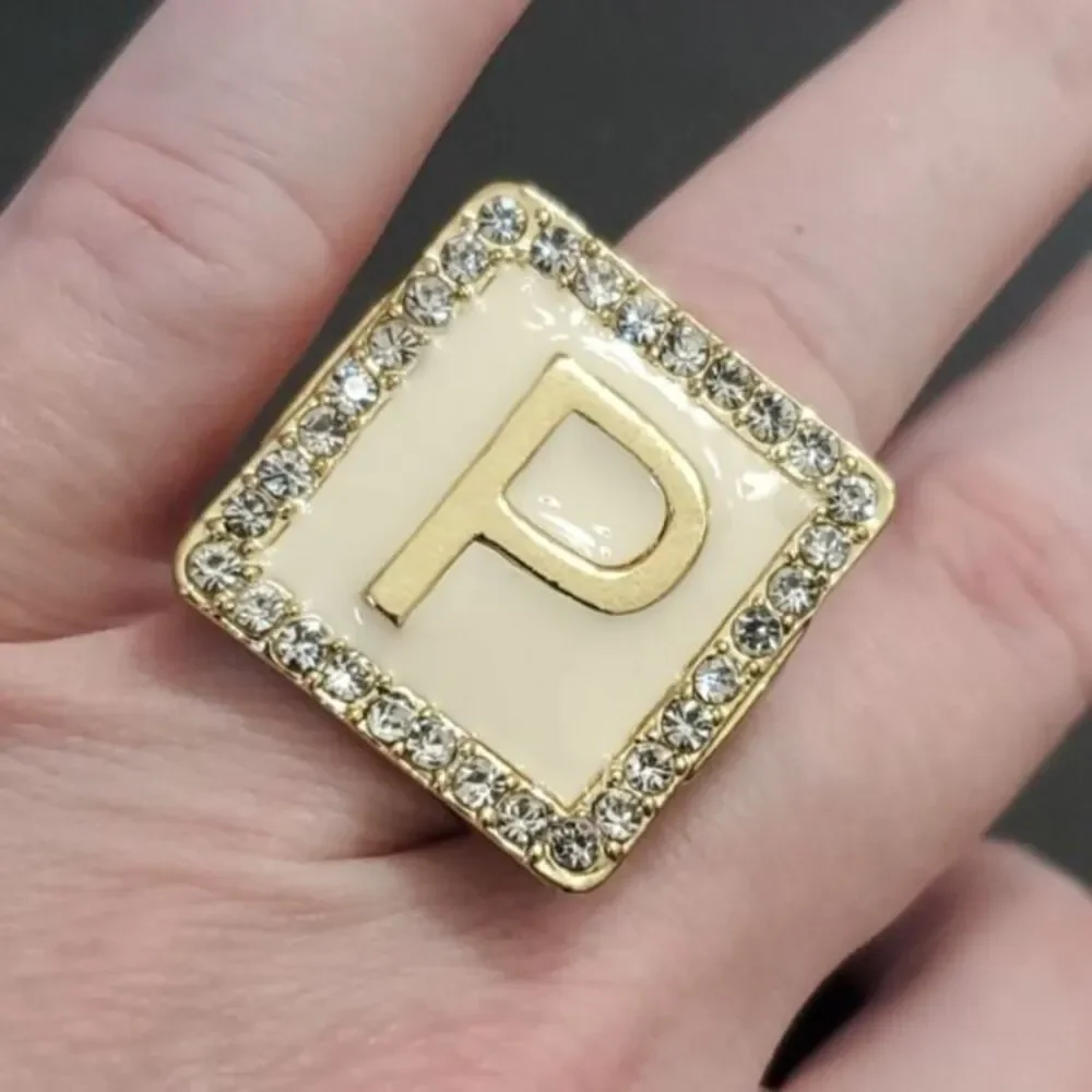 Letter P stretch ring